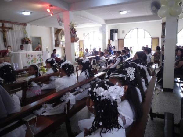 VicSanTri's tweet photo. Hoy 25 niños realizaron la 1º Comunióndijeron sí y te siguieron Señor!!! http://t.co/l4OWfcHO