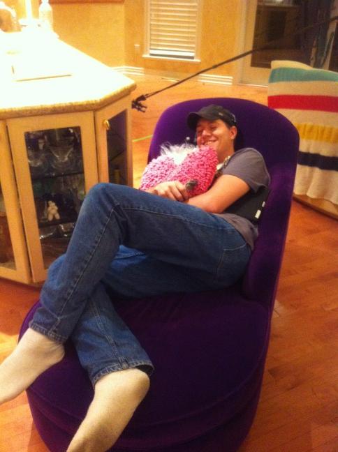 AD Nick (@Nick_froese) getting comfortable #Webseries #LooksGoodInPink