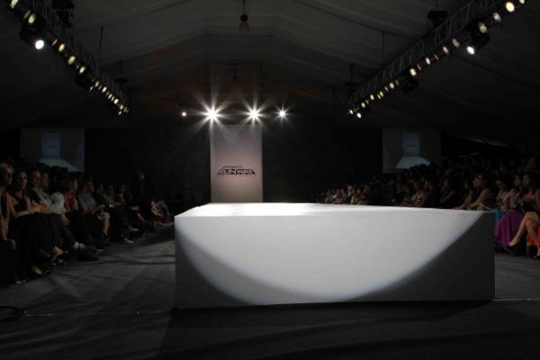 etc_channel's tweet photo. The Final Runway is all set... Catch it tonight at 8pm on ETC. http://t.co/IFewkVCw