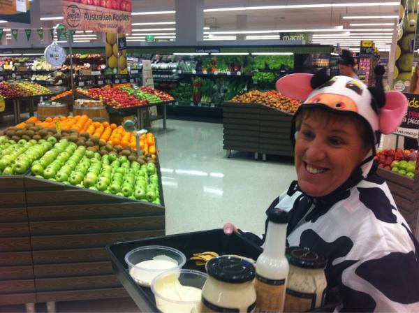 robadale's tweet photo. @tjeerdjegen Lisa the cow at ulladulla 1136 http://t.co/7lF6CYNV