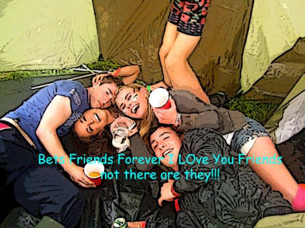 OfficAli's tweet photo. Mes best friends I love yUO!! http://t.co/kNwzn9Em