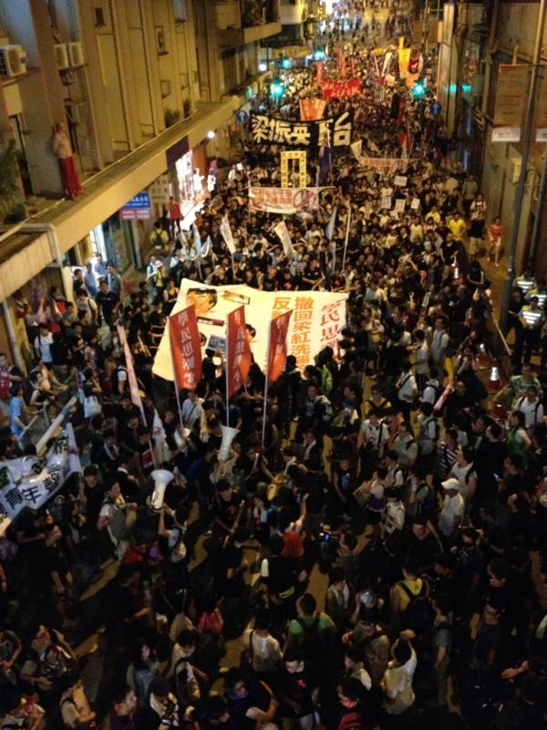 tinyau's tweet photo. 西邊街情況。 #hk71 http://t.co/4LNm7twc