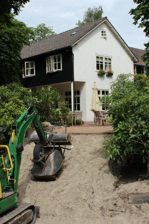 De Kastanjehof maakt een begin aan de nieuwe ingang over het water