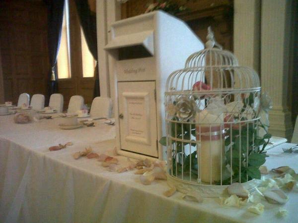 VintageRoseWD's tweet photo. “@Wedding_postbox: Wedding post box for hire! http://t.co/sRdtRD2c”
What a fab idea! For all those post men &amp; women getting married!! VR, x