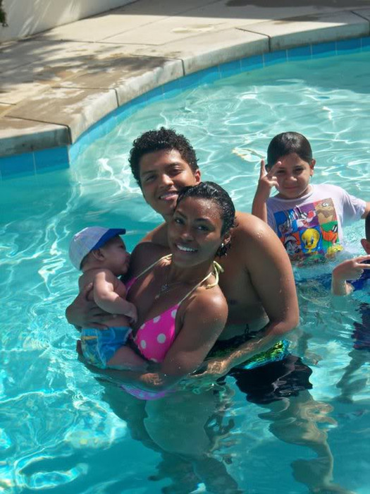 BrunoMarsRTs's tweet image. #RT Bruno shirtless #HisHand *-*