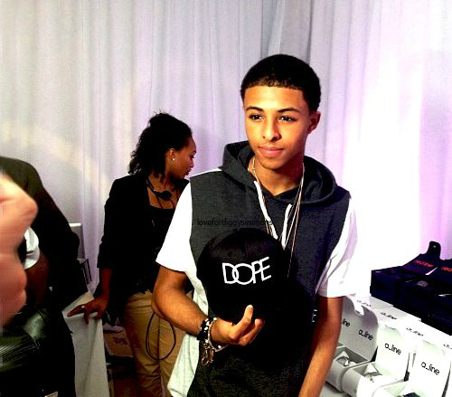 sahiyaMS's tweet photo. beautiful, elegant, and talented, I love you Diggy http://t.co/QdBBRbLR