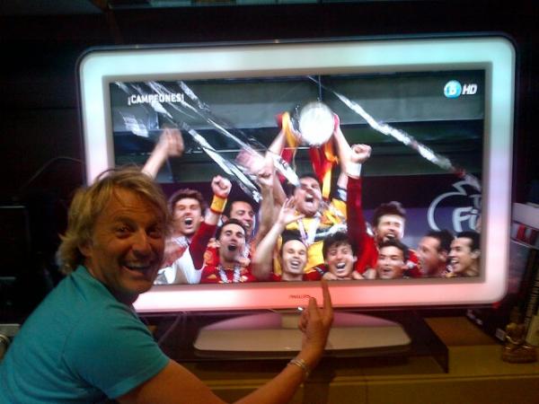 JesusCalleja's tweet photo. Yo podré decir que vivi esto!, es brutal, es historia, GRACIAS A TODOS por aguantarme pero soy feliz! CAMPEONES!!! http://t.co/lqgMTEKU