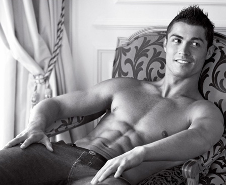 Sixpack_Boys's tweet photo. Hmmm #ronaldo http://t.co/Rybq4ftm