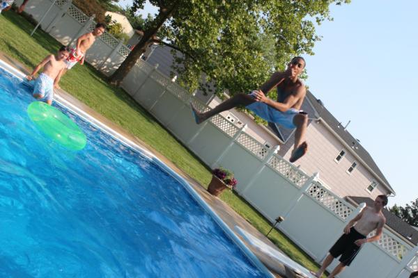 InIvyWeTrust3's tweet image. “@AlexLoves_Paris: #AirTime #poolJumping #summer @InIvyWeTrust3 http://t.co/QOJ2Q4Uj” LMAOOOO