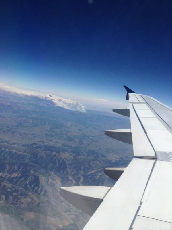 CaptainCowPie's tweet photo. Fires in the west from our plane near WY. http://t.co/xG0GiGgz