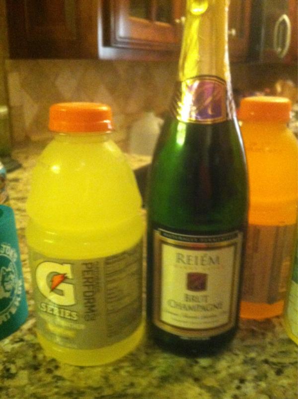 MTP_85's tweet photo. @DadBoner #gatorpagne http://t.co/xrmncWIF