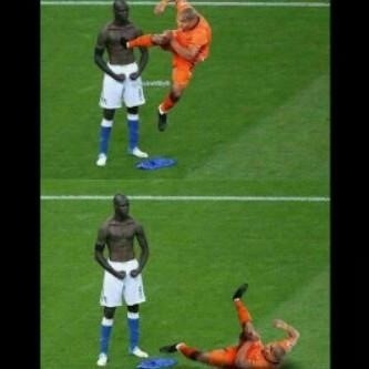 WouterSprunken's tweet photo. Nog 1x ... Balotelli #passie http://t.co/OjwcPzzS