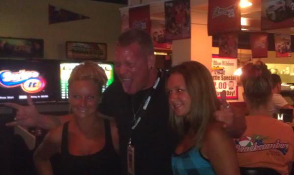 Beachvibes's tweet photo. Friday Night w DAWG &amp; @madmaxshow 4 Dinner &amp; a Boobie GREAT TIME !!!! http://t.co/YVPYr40V