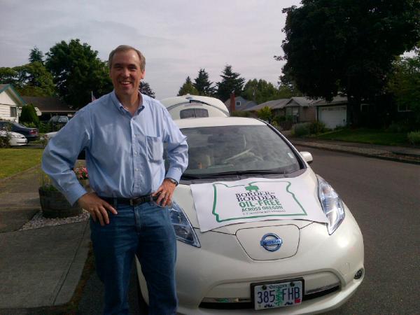 SenJeffMerkley's tweet photo. Outside my house, about to kick off my Oil-Free Across Oregon Tour! #EVBorder2Border http://t.co/rHNMtp81