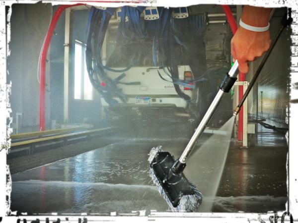 silverstarwash's tweet photo. We high pressure rinse the brush used for your wash to ensure there is no particle transfer from one car to another car http://t.co/PrhALyeX