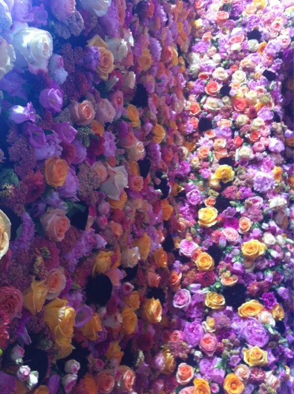valerietoranian's tweet photo. Le défilé #dior #RafSimons un million de fleurs 50 espèces 3 jours de travail http://t.co/b5Xecs7E