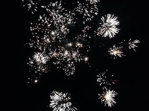pmc_4745's tweet photo. Grand Finale - with pic this time http://t.co/dnLhFY3d