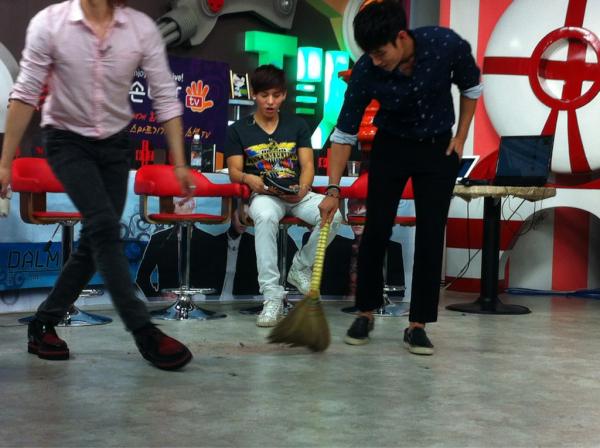 sonbadakdmtn's tweet photo. 리더님~ 깨끗이 부탁해요~^^ http://t.co/80muCOX2