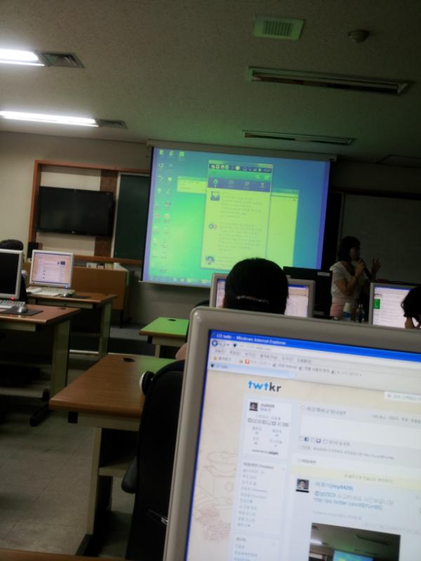 my6429's tweet photo. 에스앤에스 교육 2일차입니다 ��식이 되서그런지 점점 가물 가물해집니다 http://t.co/BMDqJVJm