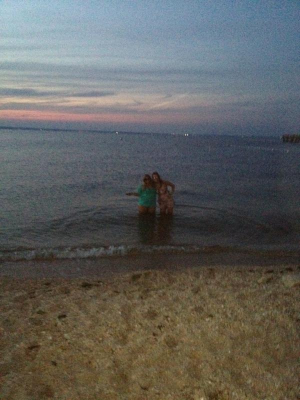MariaVoiro's tweet photo. @caityannx @heyalyssssa http://t.co/aoAtBLuo