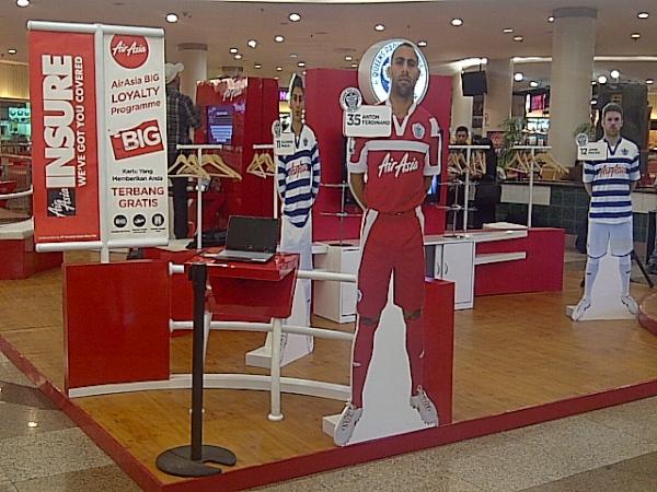 dharmadi53's tweet photo. I am about to launch QPR Fan Zone in Surabaya. This is awesome. Surabaya, get ready! QPR is coming your way! http://t.co/YJayYm4Z