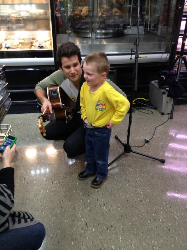 damianmaynard77's tweet photo. @ptemminghoff @tjeerdjegen everyone loved meeting Sam Ludeman from the voice at Ashwood yesterday. http://t.co/j7xCM4dC