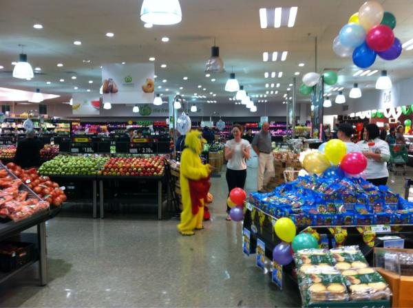 ben_ginn's tweet photo. Customers loving the Chicken Dance Contest for a free BBQ Chook! #WooloworthsFreshFair http://t.co/fm6oSDeF