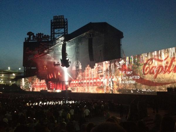 TheTicketWoman's tweet photo. This is why Roger Waters opens for Roger Waters http://t.co/C5CC0eEo