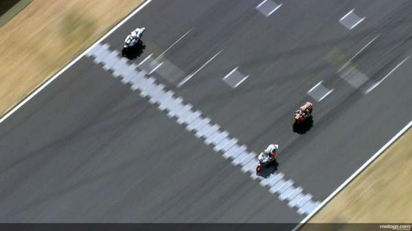 MotoGP's tweet photo. Live Broadcasting Capture - Just 0.071 sec covering first three riders across the line in #Moto3 race http://t.co/rZiGUcAN