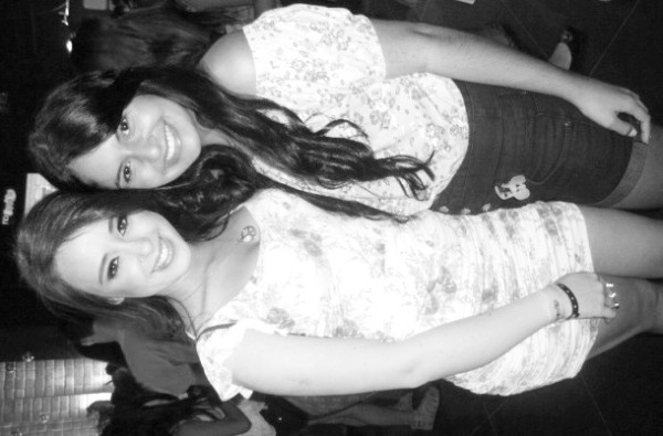 AliceBarcellos_'s tweet photo. amizade só crescendo ! http://t.co/FmHLsVUW