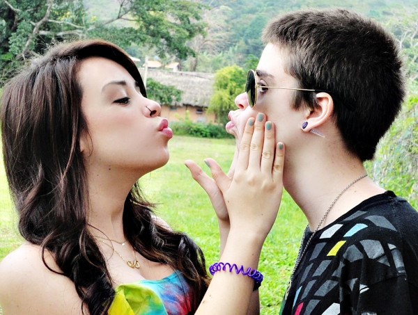 AliceBarcellos_'s tweet photo. MEU IRMÃO s2 http://t.co/vlhwNGFB
