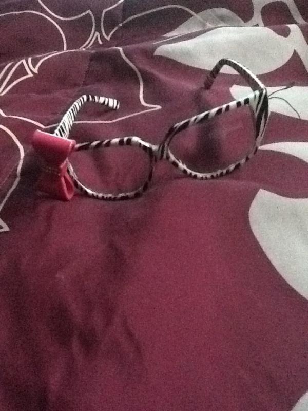 angel12034's tweet photo. Look at my new glasses http://t.co/cmHdgyia