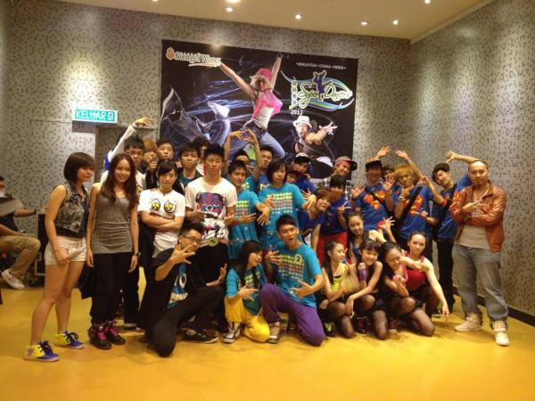 IAM_PEZ's tweet photo. Support us @malaysianhiphop in #superdancer comp . @chua_jackson @k3nt_low @Wctoiletbowl @Bruce_Lim023 @jk_ngui http://t.co/Wz0TJyjc