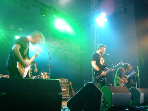 dourlive's tweet photo. Break your neck with Red Fang at #dourfestival #dourlive #dour2012 http://t.co/phThfREe