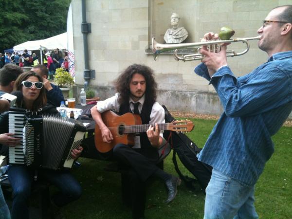 BBC3CR's tweet photo. Ending the show was @molotov_jukebox live on @BBC3CR from #rotw2012 !! http://t.co/3kojw8B5
