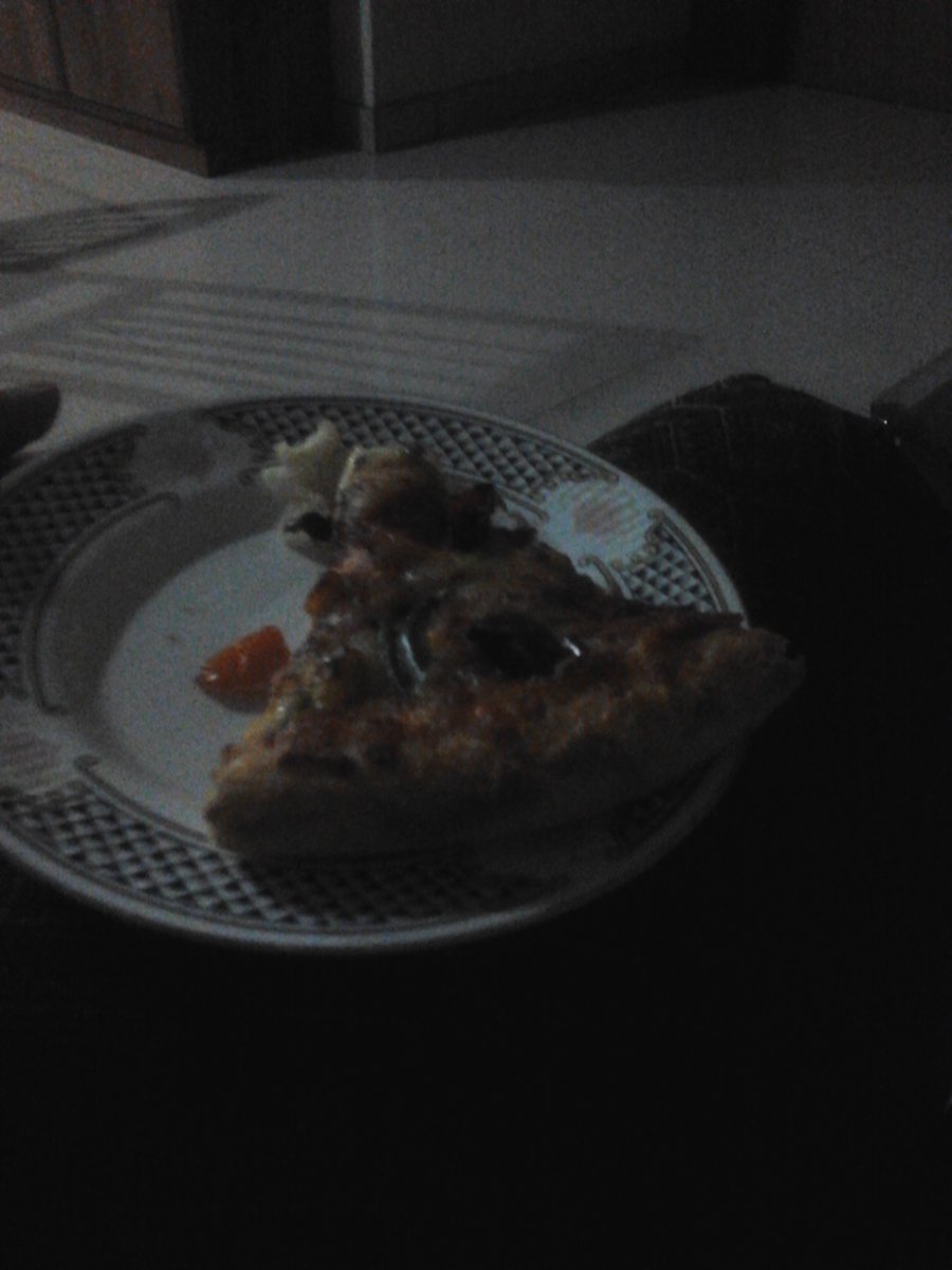 LFCfreaksam's tweet photo. @KopiteKru I'm having pizza... :-P http://t.co/37WH17iJ