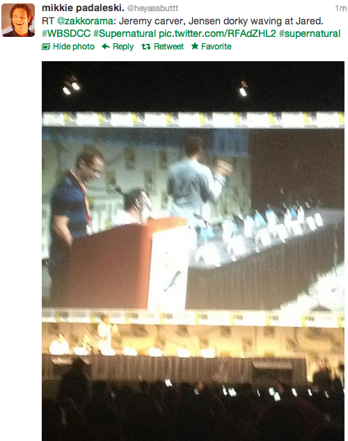 TVLoveMyself's tweet photo. HAHAHAAHAHAH #jENSEN fangirling on Jared's entrance AHAHAHAHAHAHAH #SDCC http://t.co/P2WAPVK8