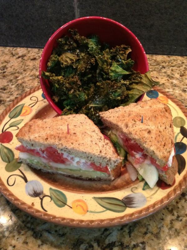 seekingyummy's tweet image. #lunch tomato cuke avocado onion Sammy on #mastfarm #seedbread #kalechips