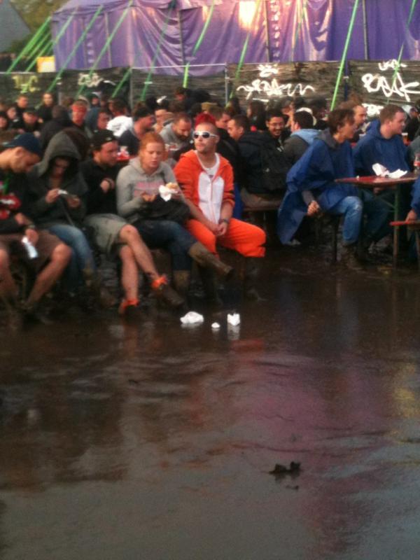 dourlive's tweet photo. Tigrou a bien mangé il va pouvoir aller slamer sur ST #dourlive http://t.co/4f2FFL5w