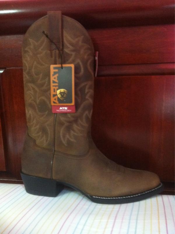 taylorhudson7's tweet image. I just bought a pair of boots #iminlove #bootstore
