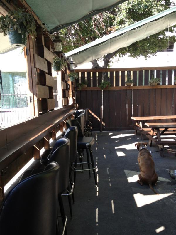 AUTUMNLIGHTSLA's tweet photo. My office aka the escondite - patio rocks! #alla #art http://t.co/y6OD2zc6