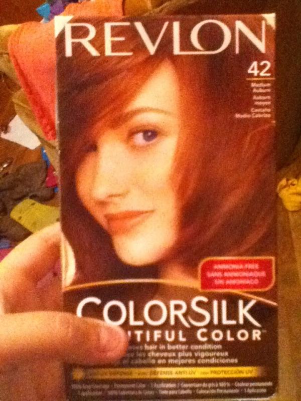 NoLoveLeft4U's tweet photo. Dyeing my Hurr!! #Again [please excuse my messy room in the pic, im packing to stay with my friend for two weeks] http://t.co/ZhxE4dII