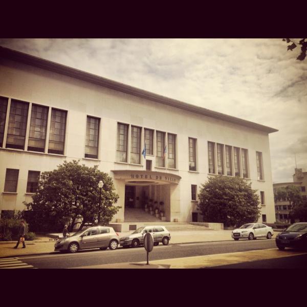 BmyKey's tweet image. L'hôtel de Ville de #BoulogneBillancourt. Au soleil, le 16 juillet !