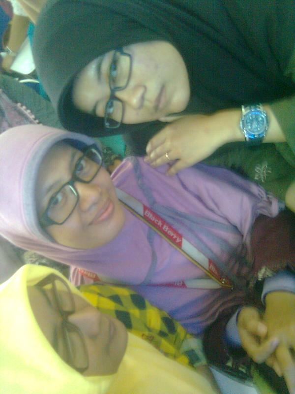 Mutiah_Imut's tweet photo. kuliahhh apa poto potooo..... http://t.co/LoYppK6F