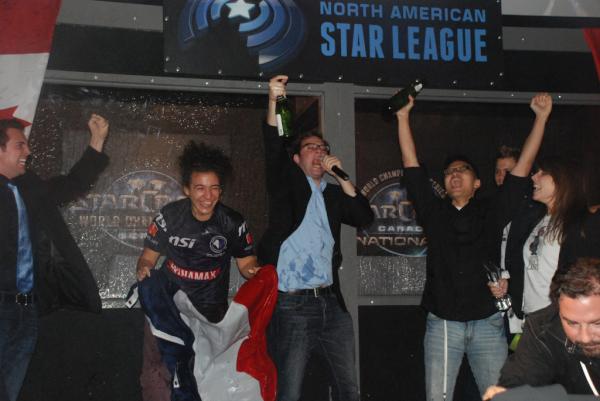 PindleBot_'s tweet photo. @TwitchTV @day9tv @MillStephano @frodan WINNING MOMENT! #NASLS3 #Starcraft http://t.co/hdlCLUqb