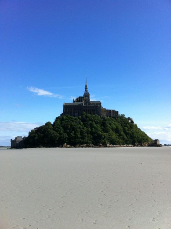 buumomo's tweet photo. 砂浜お散歩疲れたぁ(ˡˡꈨຶ訁ꈨຶˡˡ) http://t.co/Vcy5D41w