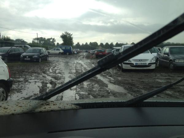 StephaVK's tweet photo. @djoudjouuu25 ça te donne une idée? #dour2012 #pluie http://t.co/PskuvlJE