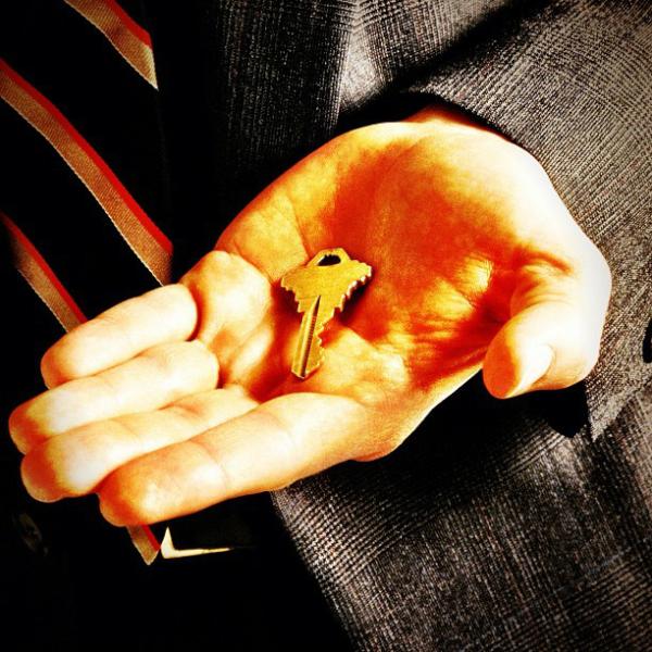 DvoretzkyGroup's tweet image. По данным Alliance De Luxe, среднестатистическому жителю России потребуется около 8 лет, чтобы накопить на квартиру.