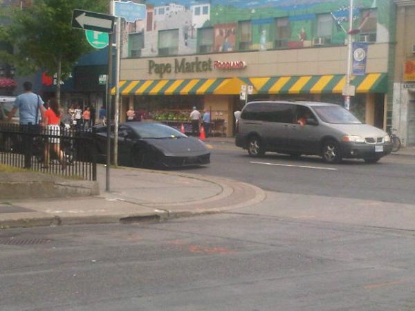 LiveStrong_'s tweet photo. Lambo getting a ticket. OWNED! http://t.co/tEckoqAS