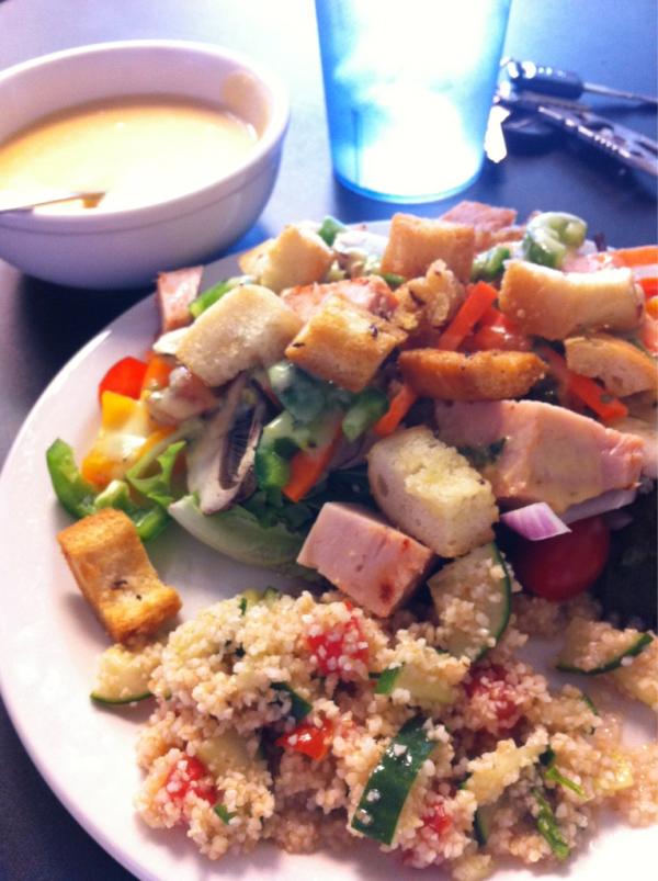 417food's tweet photo. You know the salad's going to be awesome when they use local produce and make their own dressing! #GourmetLunchbox http://t.co/Z7nOmw5x